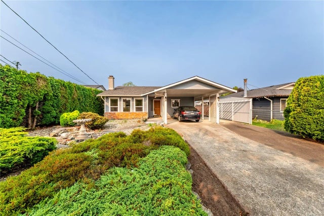 1 of 50 - 723 Phillips St, Parksville, BC