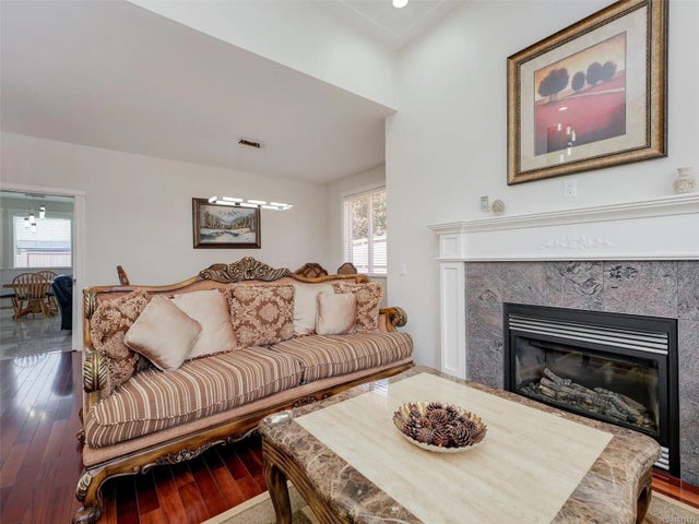 3 of 39 - 4276 Kincaid St, Saanich, BC