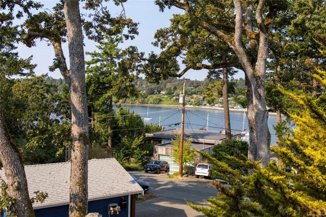 3 of 55 - 2710 Sea View Rd, Saanich, BC