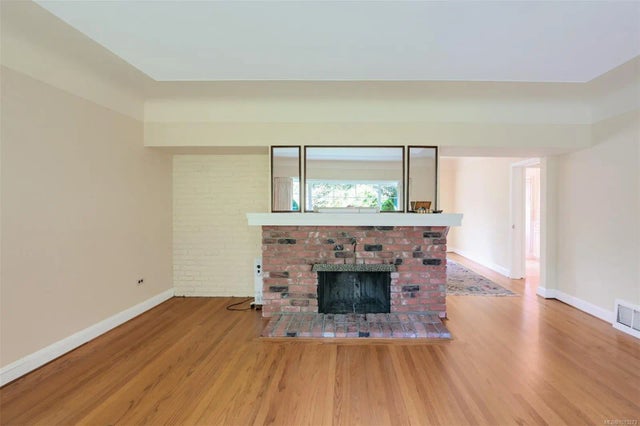 5 of 56 - 2587 Macdonald Dr W, Saanich, BC