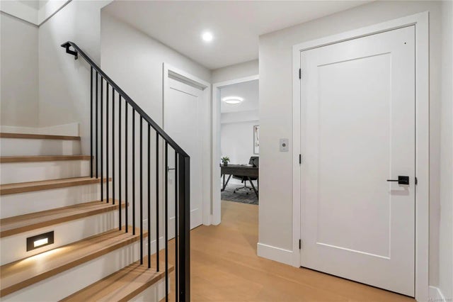 4 of 53 - 2590 Penrhyn St 2, Saanich, BC