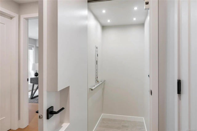 5 of 53 - 2590 Penrhyn St 2, Saanich, BC