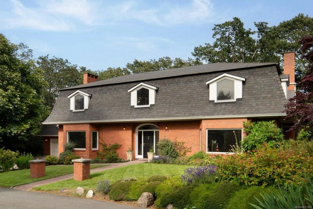 1 of 52 - 611 Island Rd, Oak Bay, BC