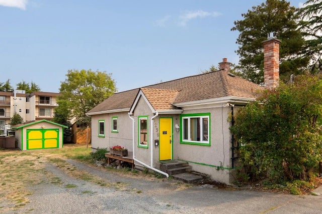 1 of 22 - 1256 Walnut St, Victoria, BC