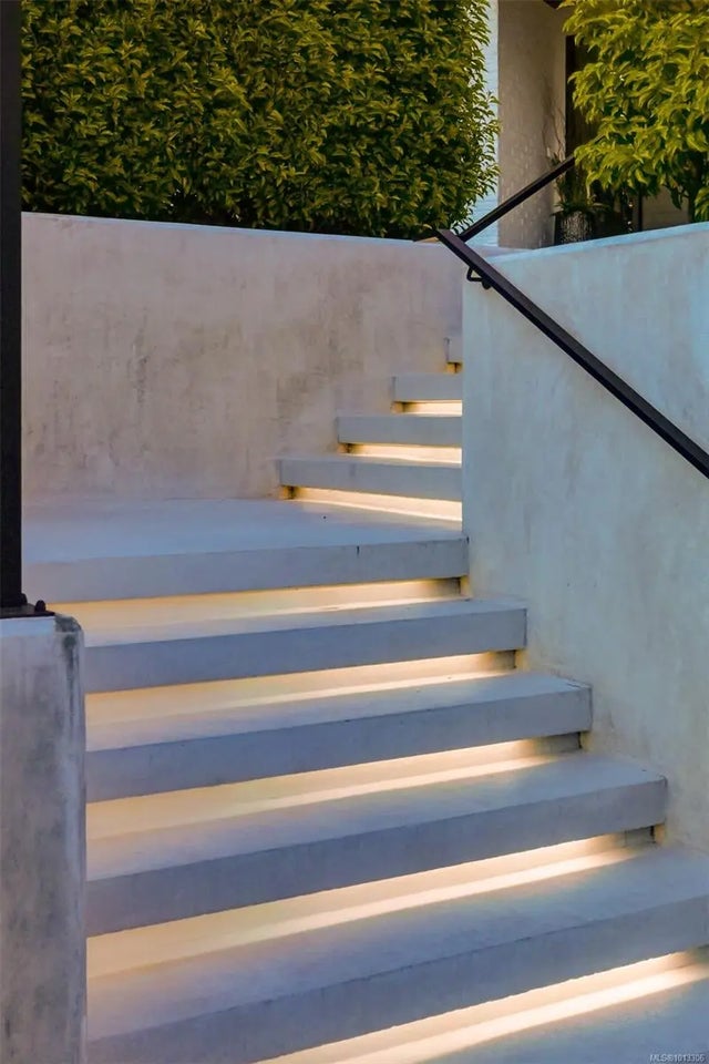 4 of 87 - 717 Robleda Cres, Victoria, BC