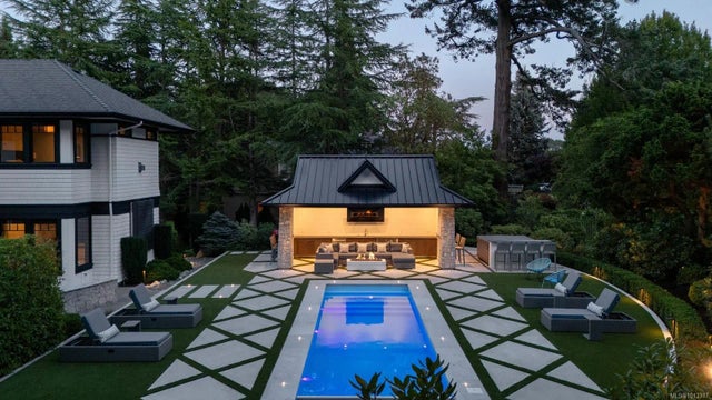 4 of 58 - 3375 Ripon Rd, Oak Bay, BC