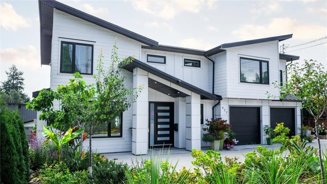 1 of 54 - 927 Beckwith Ave, Saanich, BC