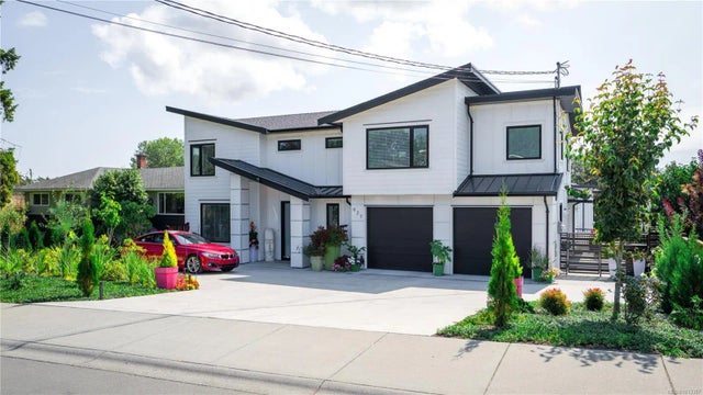 4 of 54 - 927 Beckwith Ave, Saanich, BC