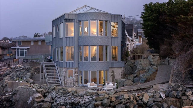 2 of 53 - 2179 Crescent Rd, Oak Bay, BC