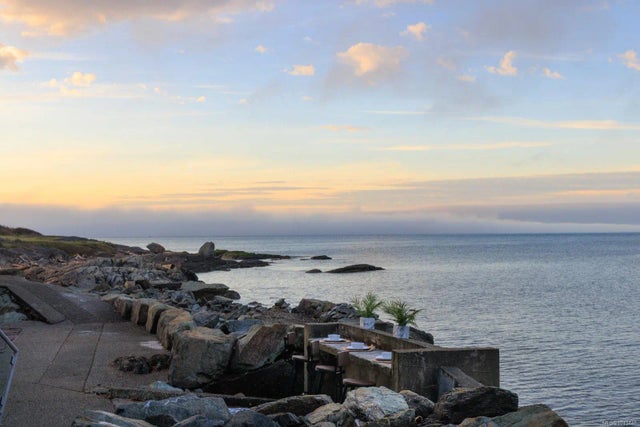 4 of 53 - 2179 Crescent Rd, Oak Bay, BC