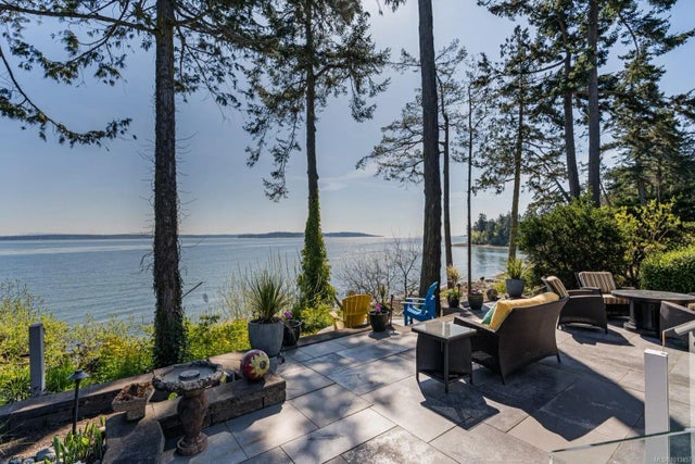 2 of 43 - 9055 Lochside Dr, North Saanich, BC