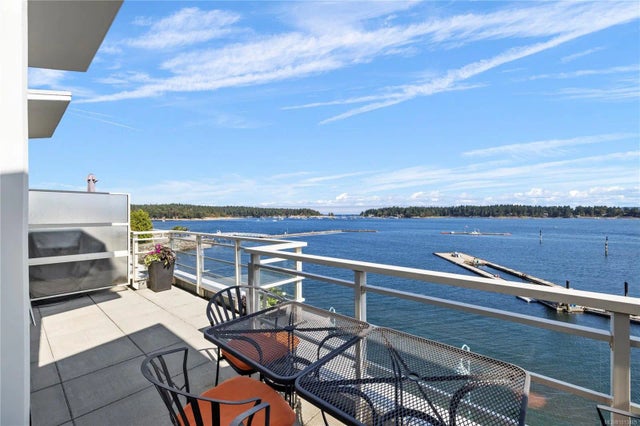 1 of 56 - 38 Front St Th25, Nanaimo, BC