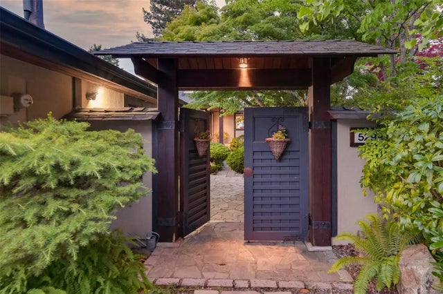 4 of 67 - 5299 Parker Ave, Saanich, BC