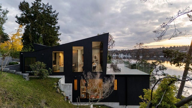 4 of 60 - 2701 Sea View Rd, Saanich, BC