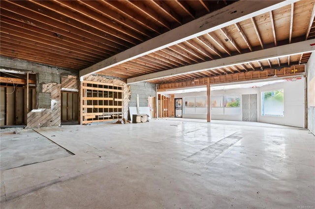 2 of 6 - 1685 Peninsula Rd 500, Ucluelet, BC