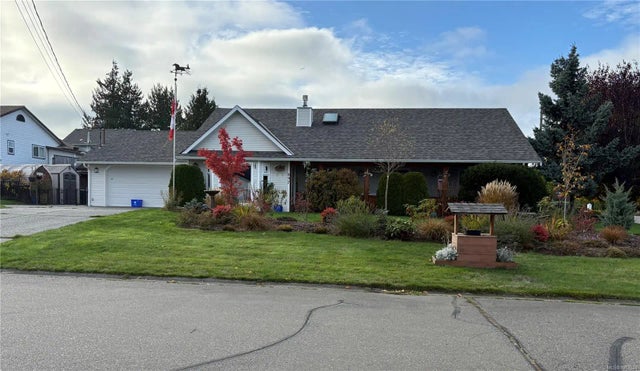 1 of 34 - 697 Woodburn St, Parksville, BC