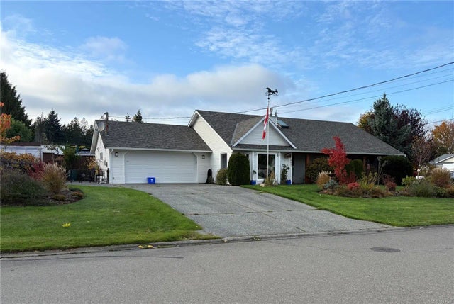 2 of 34 - 697 Woodburn St, Parksville, BC