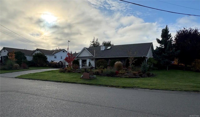 3 of 34 - 697 Woodburn St, Parksville, BC