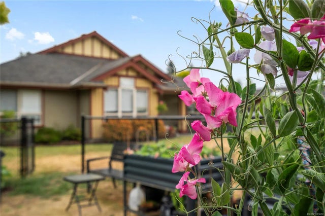 1 of 33 - 261 Mills St 806, Parksville, BC