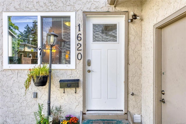 2 of 22 - 1620 Fuller St, Nanaimo, BC