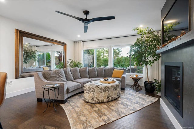 1 of 28 - 6073 Pleasant Valley Way, Nanaimo, BC