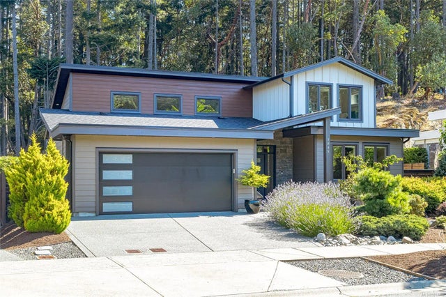 1 of 52 - 3845 Glen Oaks Dr, Nanaimo, BC