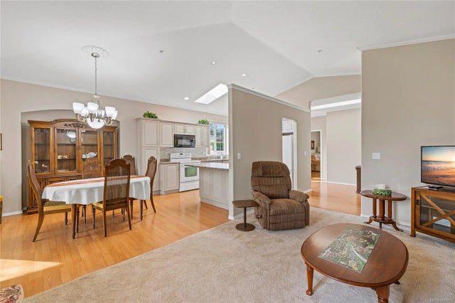 2 of 35 - 6144 Saturna Ave, Nanaimo, BC