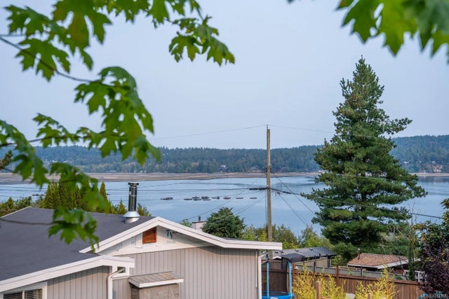 2 of 32 - 3010 Hillview Rd, Lantzville, BC