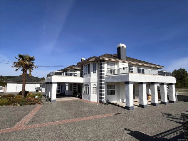 2 of 37 - 7112 Puckle Rd, Central Saanich, BC