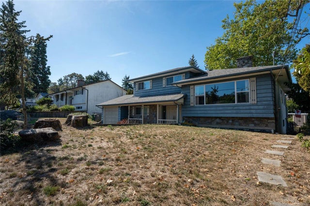 1 of 43 - 3938 Marjean Pl, Saanich, BC