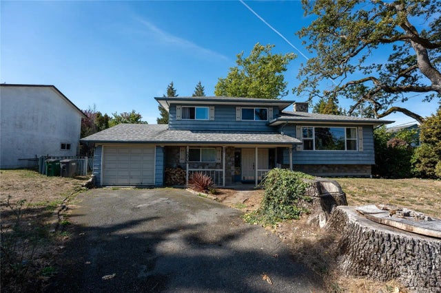 2 of 43 - 3938 Marjean Pl, Saanich, BC