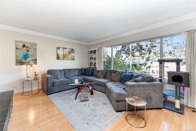 3 of 43 - 3938 Marjean Pl, Saanich, BC