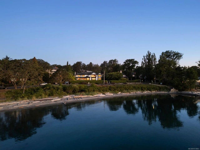 2 of 73 - 1580 Beach Dr, Oak Bay, BC