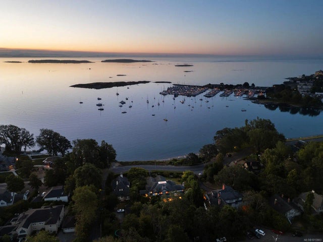 3 of 73 - 1580 Beach Dr, Oak Bay, BC