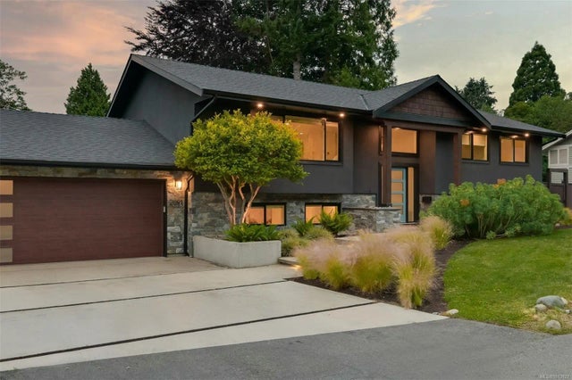 1 of 90 - 2091 Stonehewer Pl, Oak Bay, BC