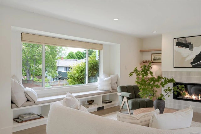 3 of 90 - 2091 Stonehewer Pl, Oak Bay, BC