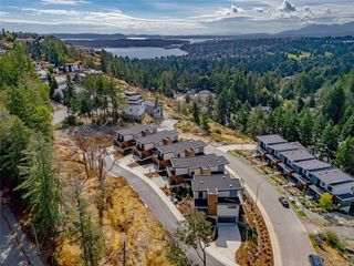 1220 Manzanita Pl 102, Nanaimo
