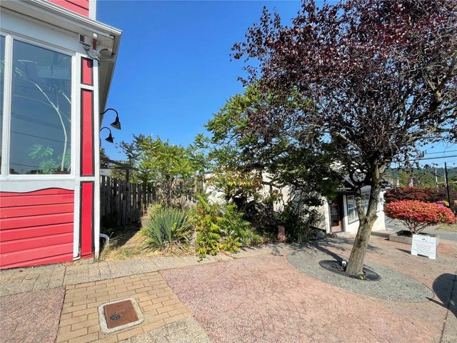 1 of 10 - 16 Roberts St, Ladysmith, BC