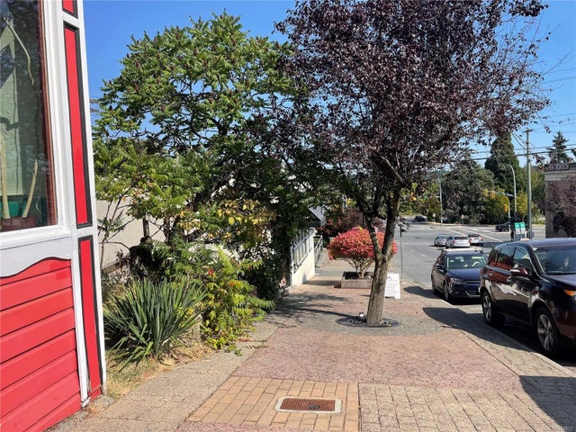 2 of 10 - 16 Roberts St, Ladysmith, BC