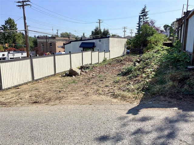 4 of 10 - 16 Roberts St, Ladysmith, BC