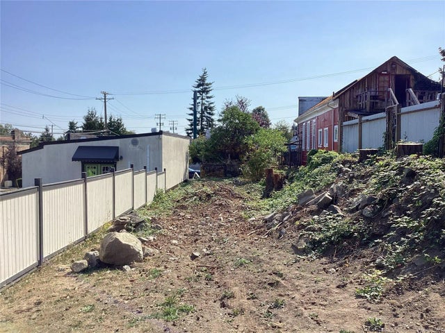 5 of 10 - 16 Roberts St, Ladysmith, BC