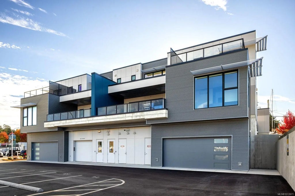 2270 Harbour Rd 201, Sidney