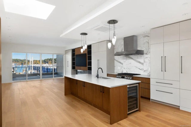 4 of 41 - 2270 Harbour Rd 201, Sidney, BC