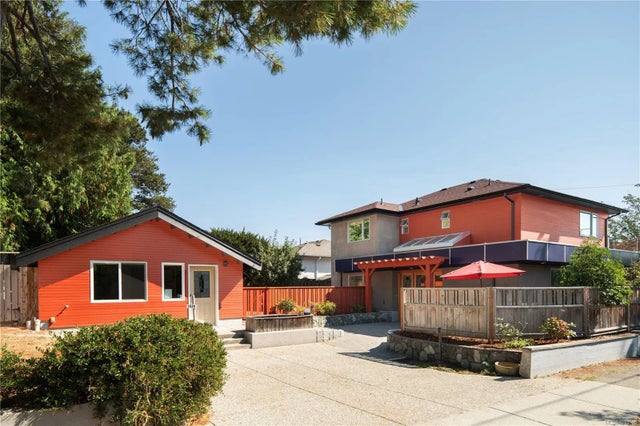 2 of 48 - 1530 Brooke St, Victoria, BC