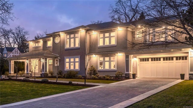 2 of 70 - 3350 Weald Rd, Oak Bay, BC