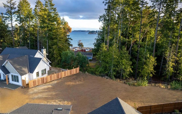 1 of 5 - 1362 Parkhurst Pl, Parksville, BC