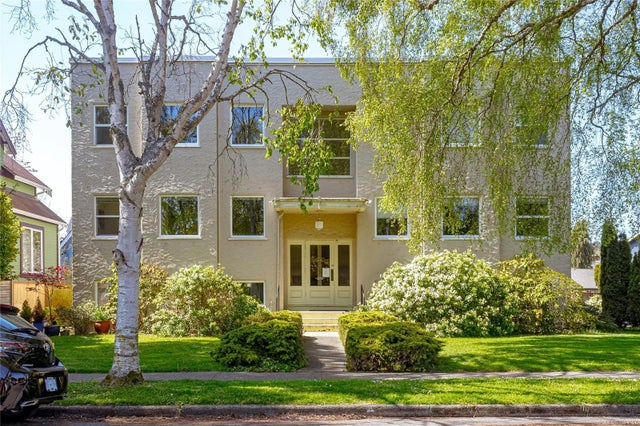 1 of 59 - 370 Richmond Ave, Victoria, BC