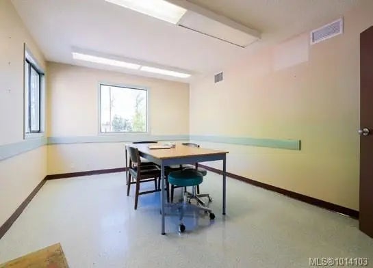 3 of 8 - 154 Memorial Dr 100c, Parksville, BC