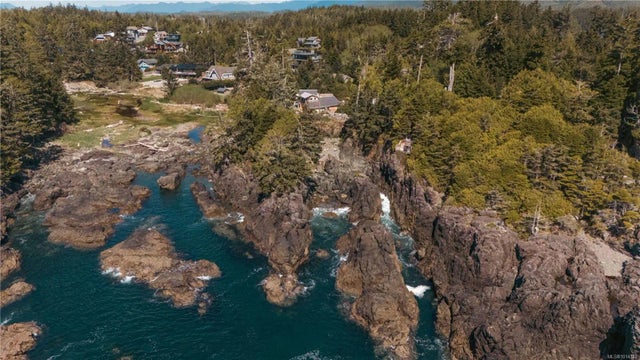 2 of 19 - 858 Barclay Pl, Ucluelet, BC