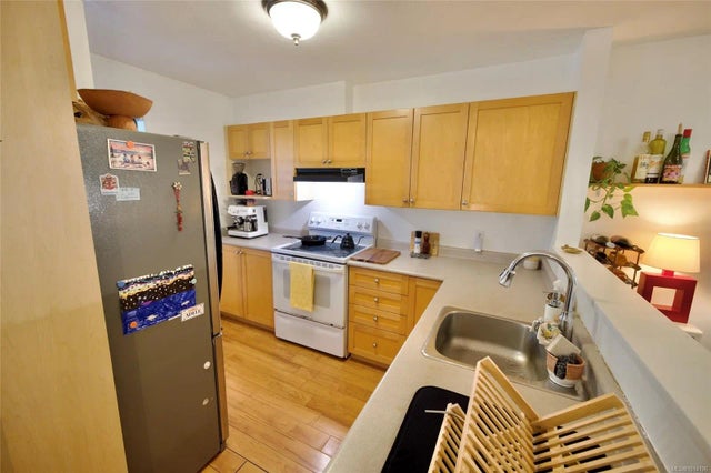 3 of 16 - 595 Gibson St 10, Tofino, BC
